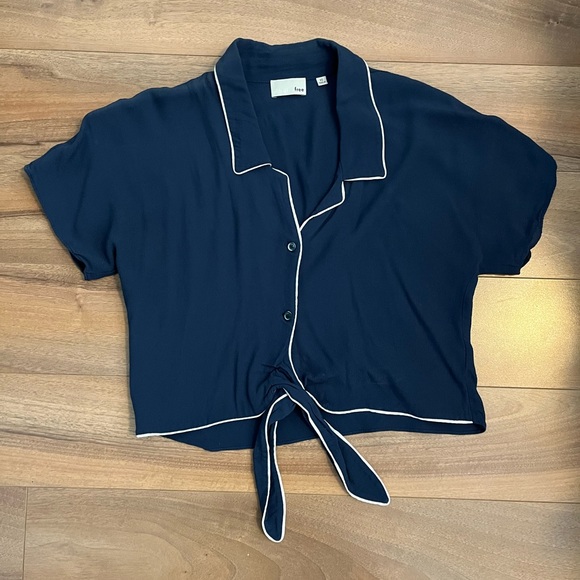 Aritzia Cropped Tie Top - Picture 1 of 3